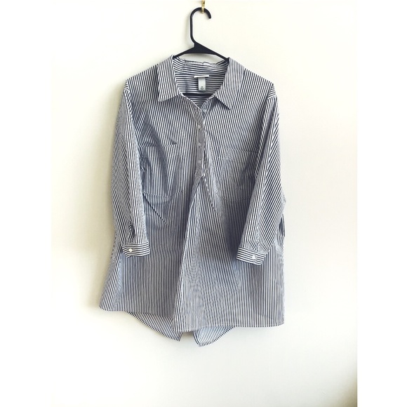 Ava & Viv Pin Stripe Blouse - Picture 2 of 5